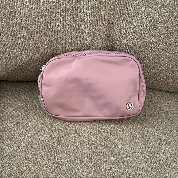 Lululemon Everywhere Belt Bag - Picture 1 of 2
